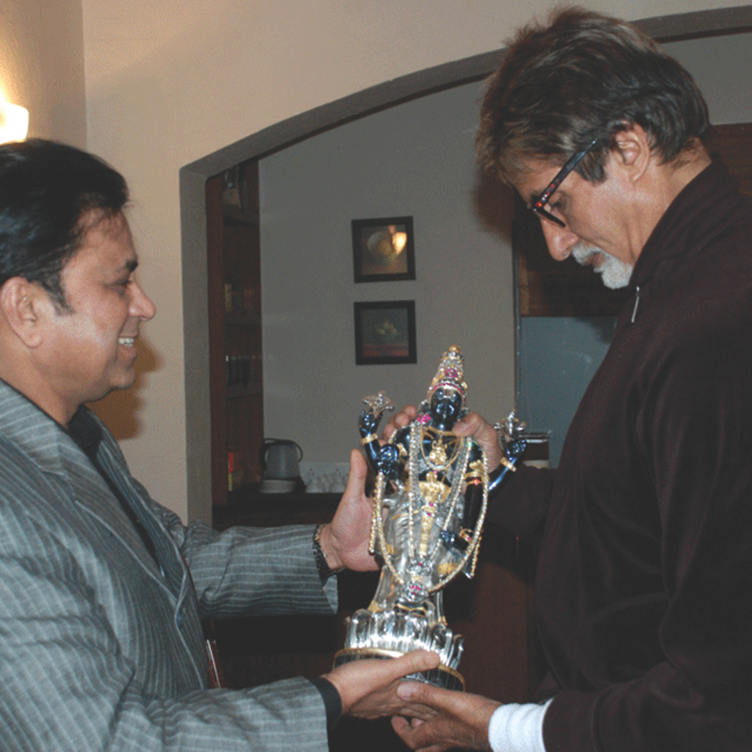 Black Balaji Idol & Silver Gold Plated Statue – Elegant Dual Finish Lord Balaji for Puja (46 cm)