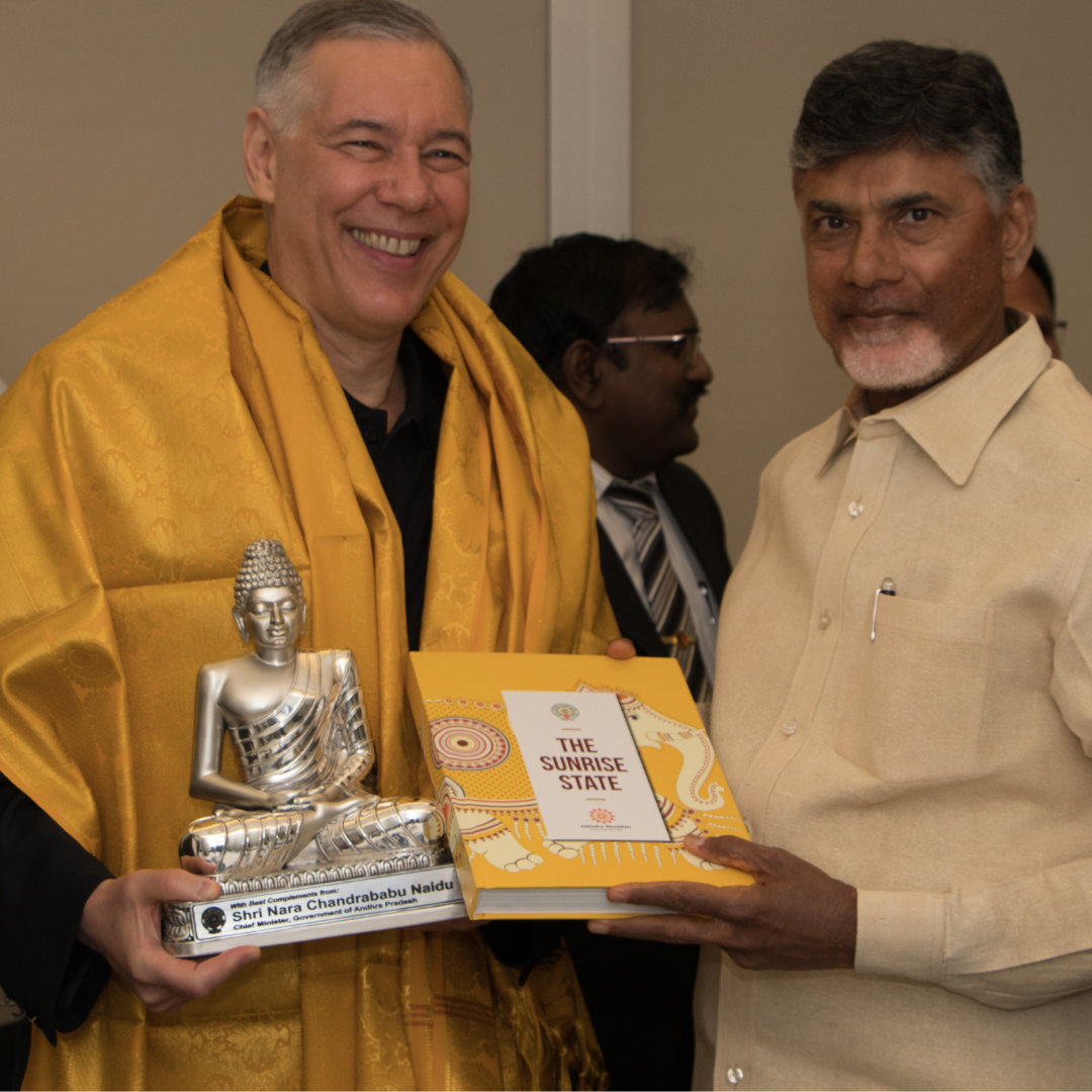 Meditating Buddha Frame in Sterling Silver – Handcrafted Divine Idol for Puja & Home Décor