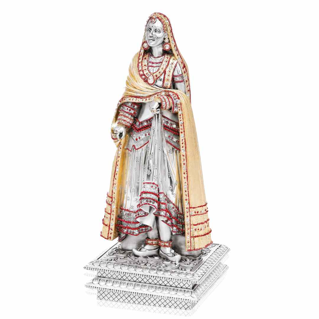 Queen Statue – Elegant Royal Figurine for Home & Office Decoration. ( H 37 CM )