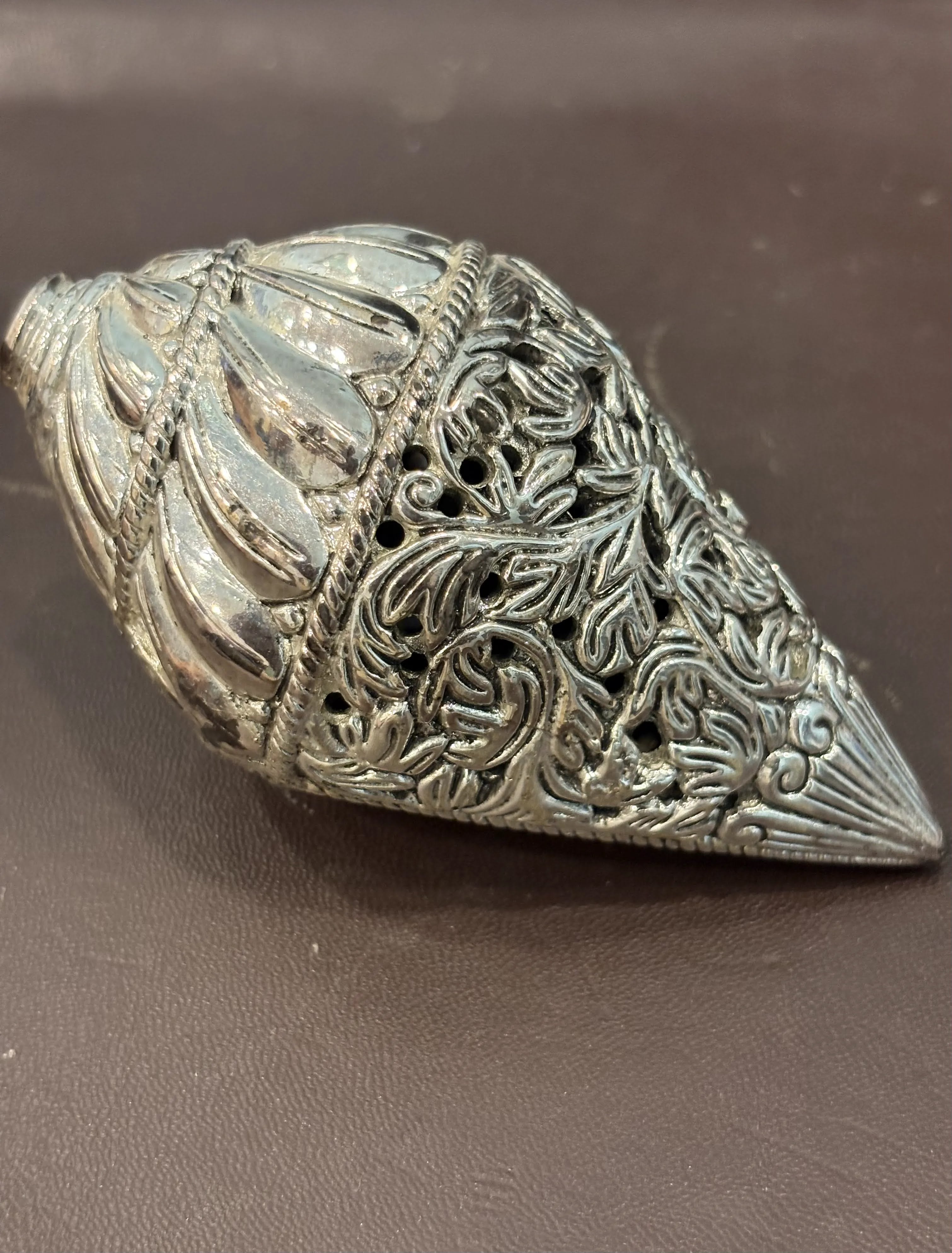 Vishnu Conch – Elegant Décor (12CM)