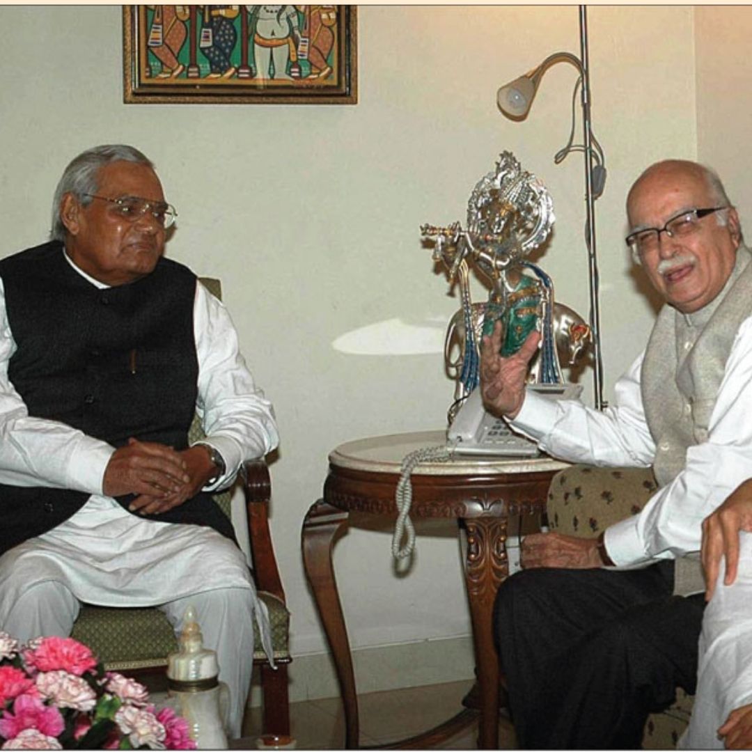 Krishna Emerald Idol – Stunning Emerald-Colored Lord Krishna Statue for Spiritual Decor (55cm)